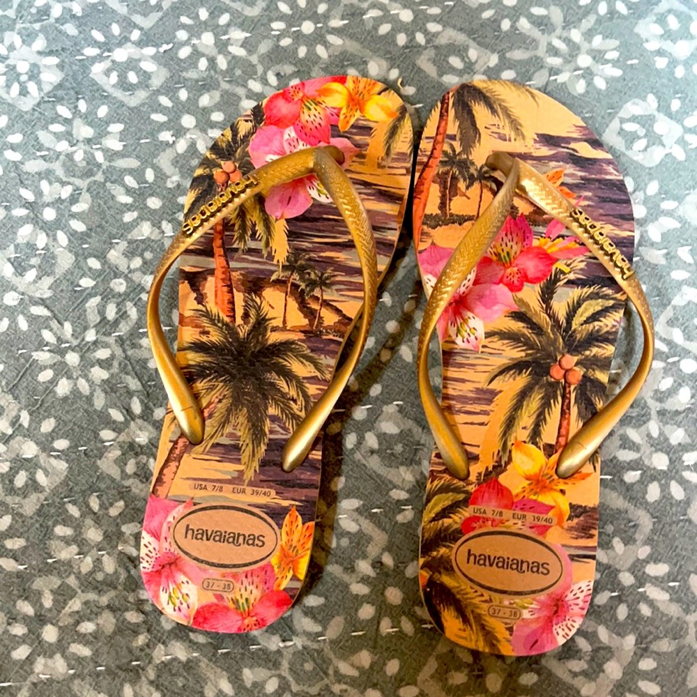 Havainas gold flip flops